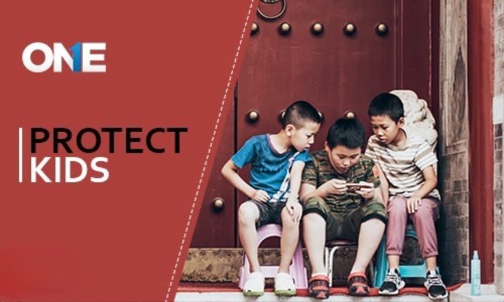 Digital Danger Zones: How to Manage Screen Time and Keep Your Kids Safe Online
